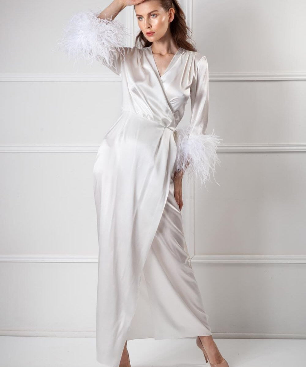 Glimmering Secret Robe Ivory Amoralle