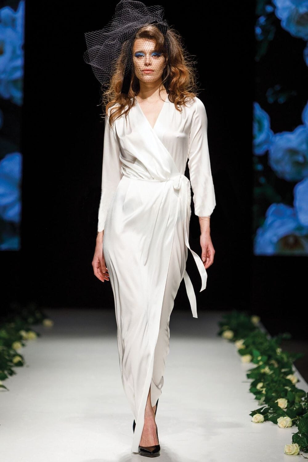  Ivory Let Your Love Silk Robe Amoralle