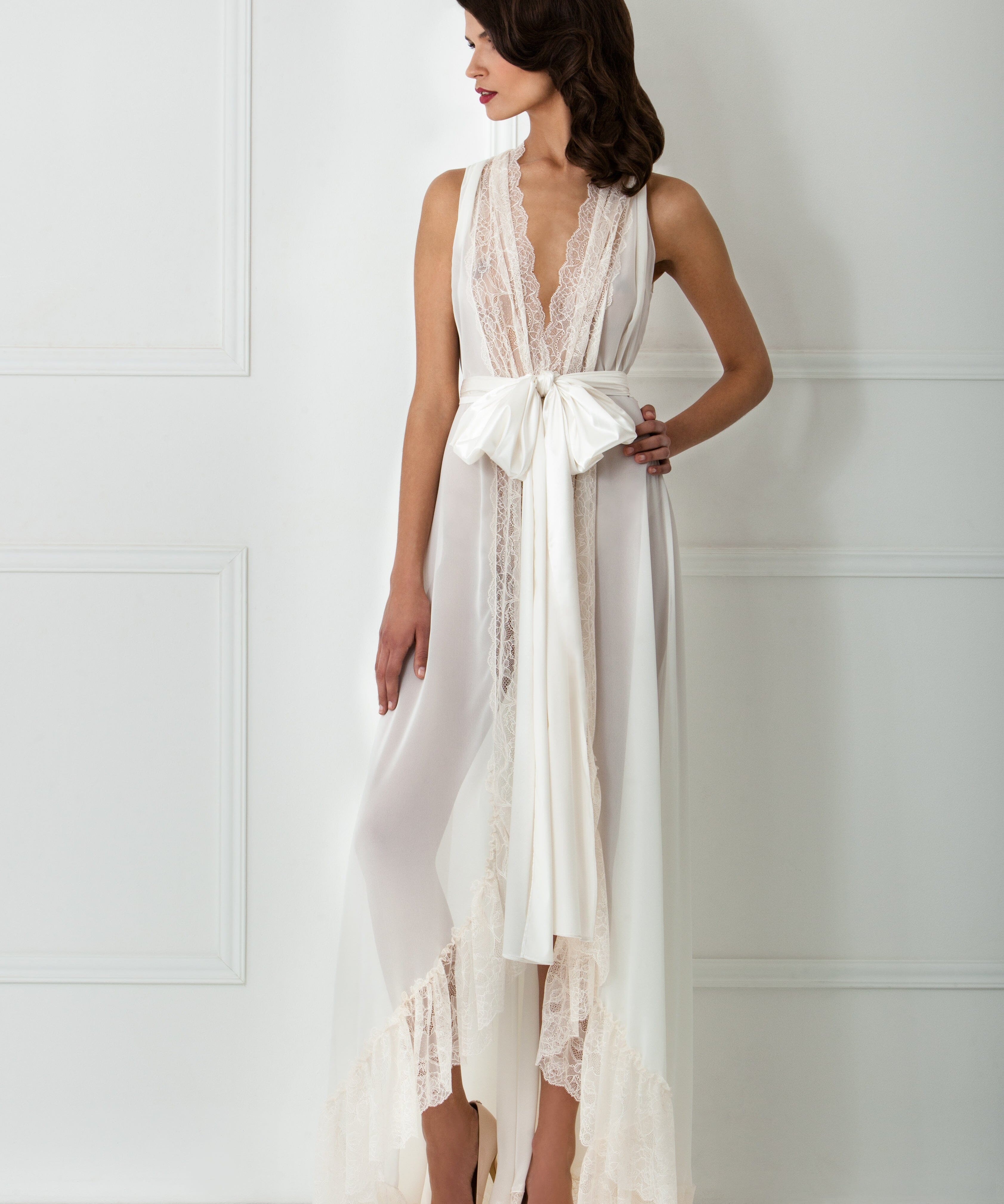  White Royal Tulip Robe Product Amoralle